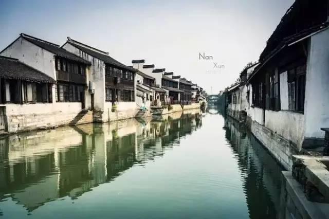 我们公司新出了一台规定，公司任何一个员工迟到就要全公司每人罚款三十元，这样做合法吗？能告吗？游戏画面